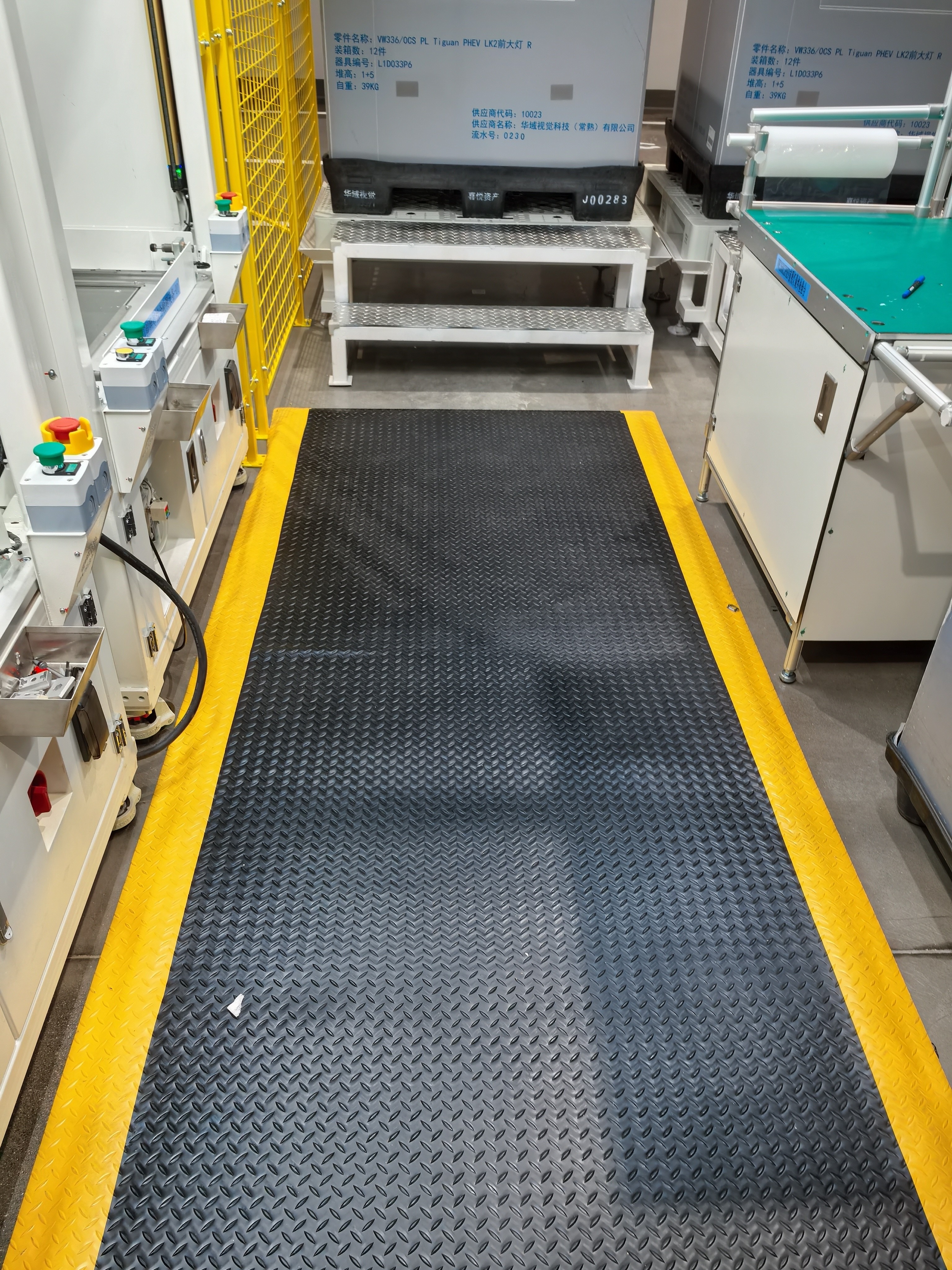 Anti-fatigue mats at industrial workstations